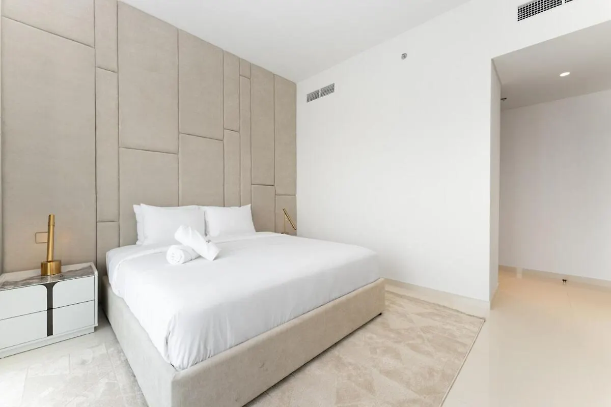 Upscale 2-Br With Sea View - Grand Bleu By Elie Saab Apartment Dubai 0*,  United Arab Emirates